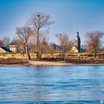 Blick über den Rhein nach Zons