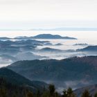 Blick über den Schwarzwald, die Rheinebene bis zu den Vogesen