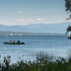 Blick über den Starnberger See auf die Berge