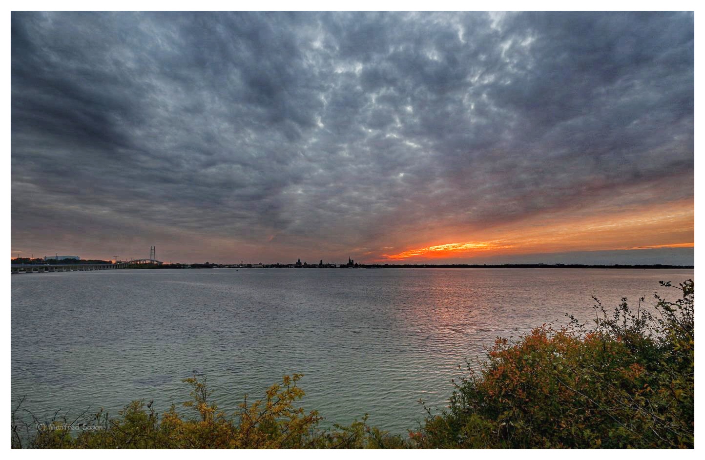 Blick über den Strelasund im Sonnenuntergang...