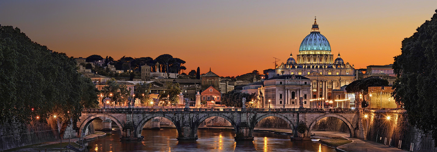 Blick über den Tiber zum Petersdom, Rom