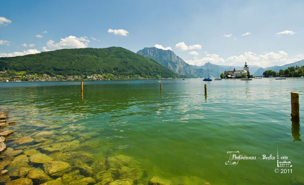 Blick über den Traunsee zum Schloß Orth