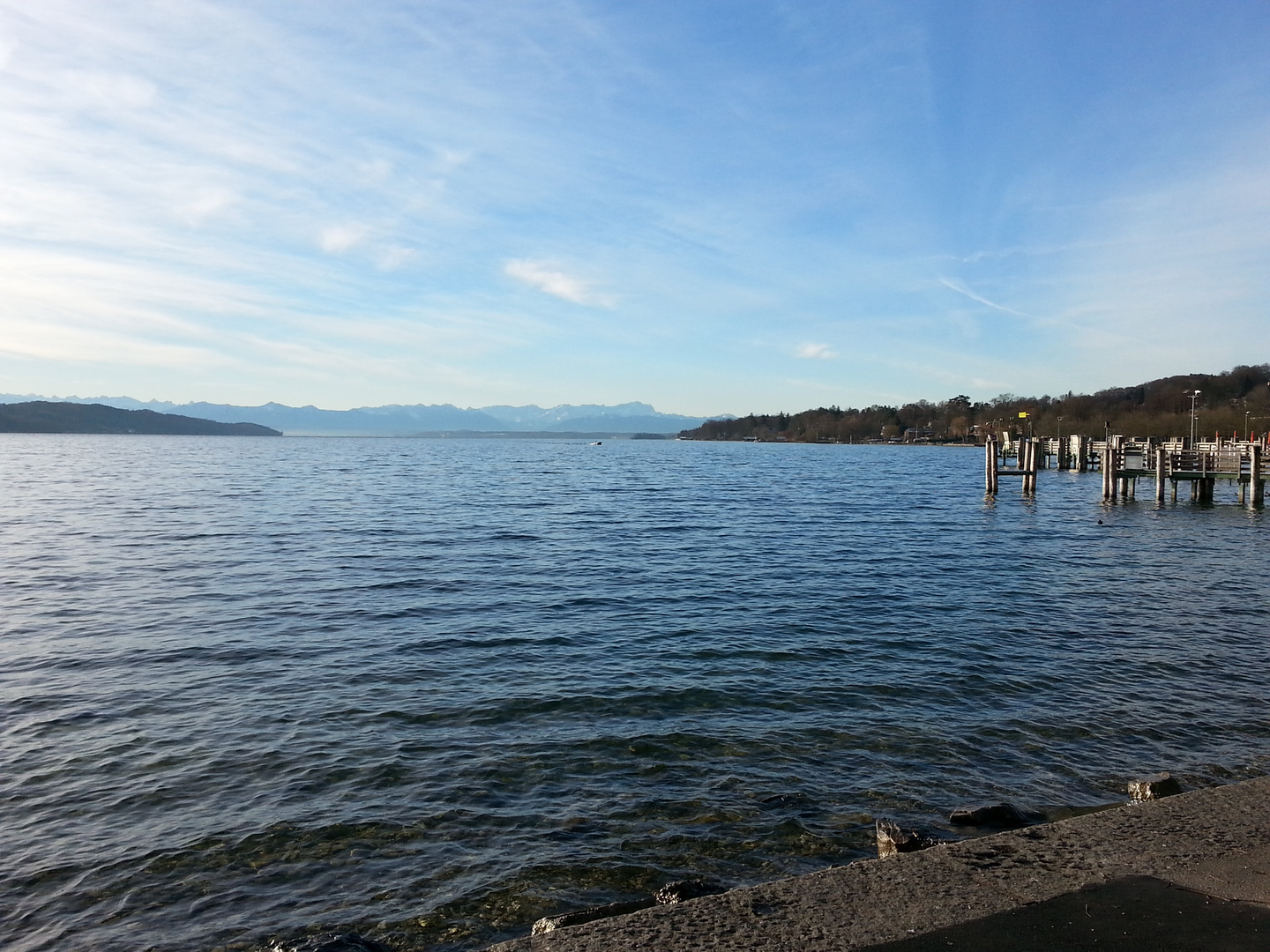 Blick über den winterlichen Starnberger See