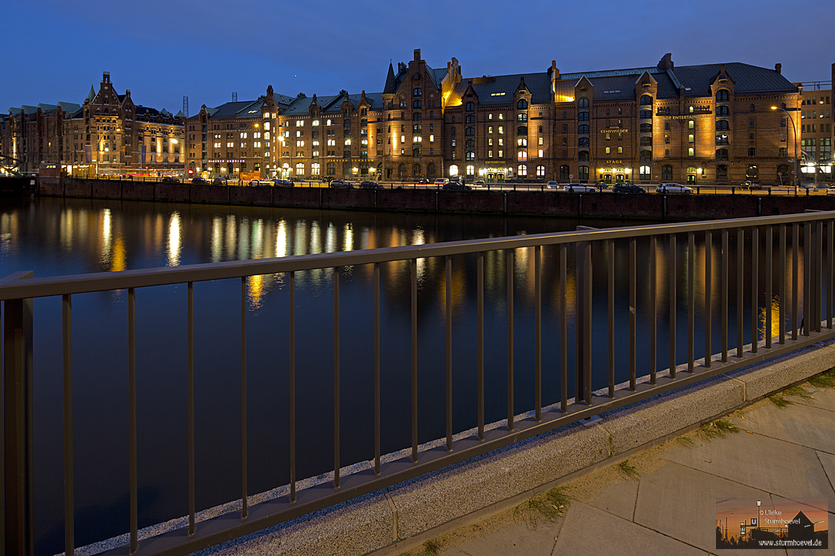 Blick über den Zollkanal zur Speicherstadt