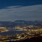 Blick über den Zürichsee bei Nacht