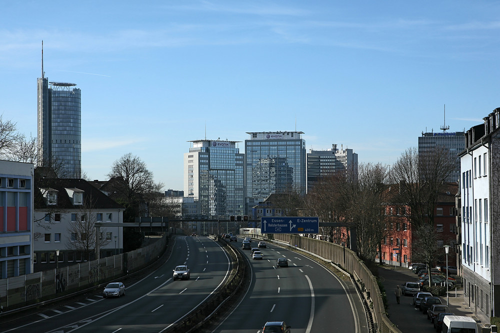 Blick über die A40 nach Essen