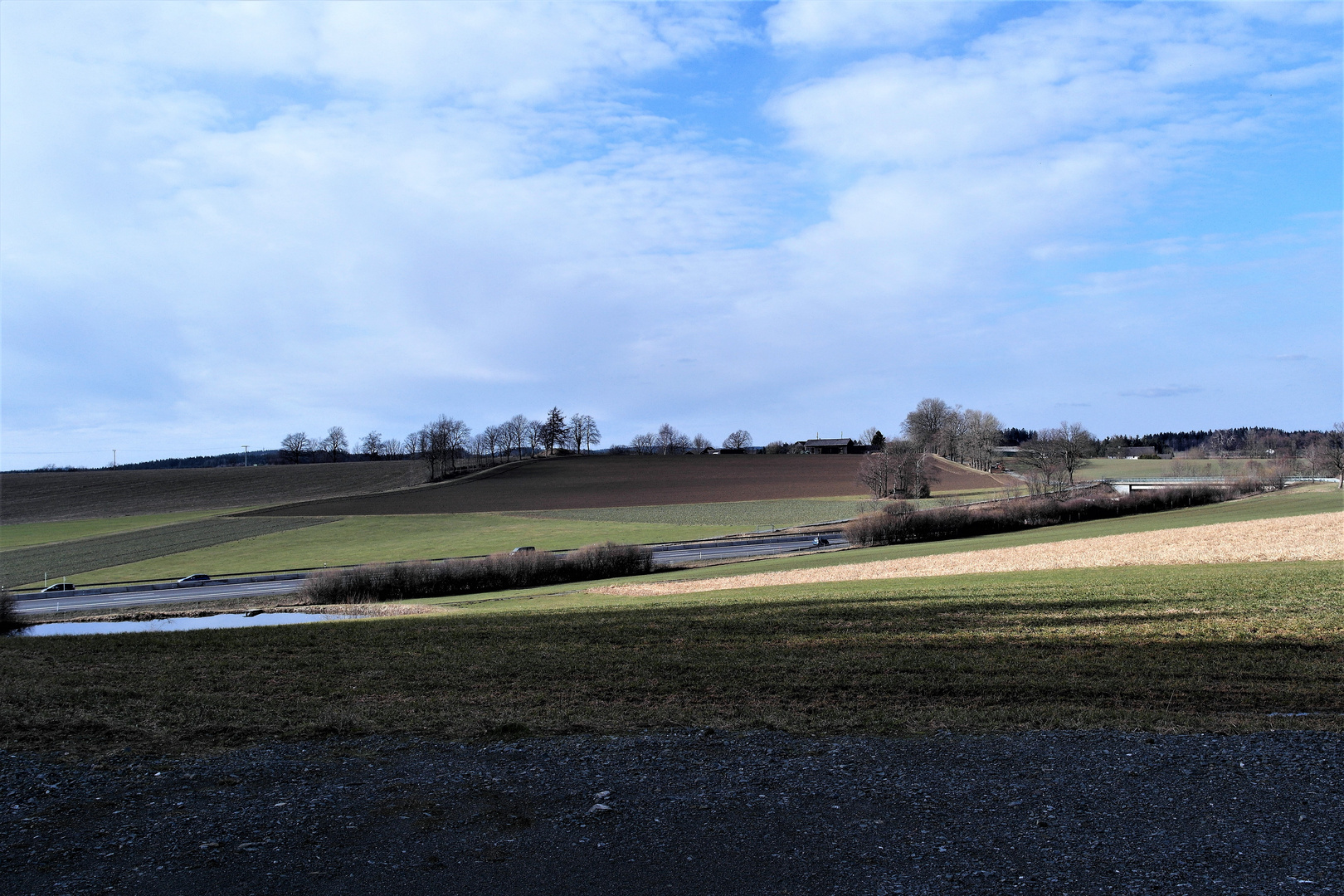 Blick über die A9 zu den halbseitigen Alleen