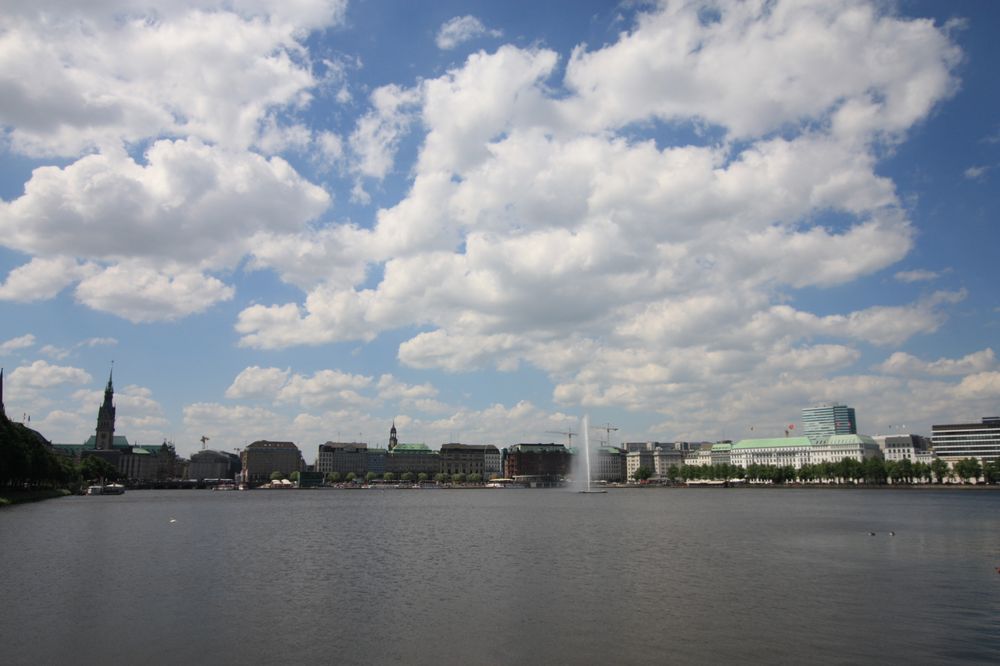 Blick über die Alster in Hamburg 2018