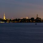 Blick über die Außenalster Richtung Innenstadt.