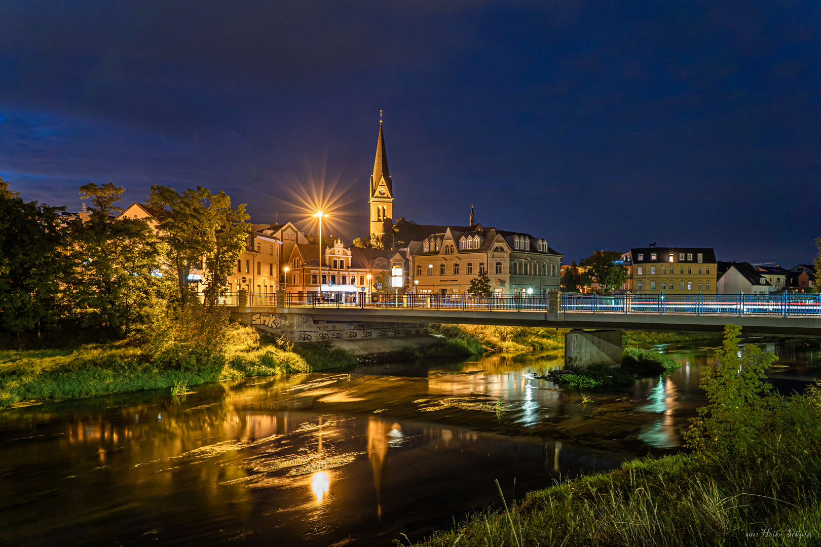 Blick über die Bode zur St. Marien Kirche Staßfurt