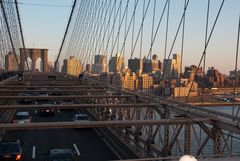 Blick über die Brooklyn-Bridge am späten Nachmittag