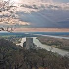 Blick über die Burg Greifenstein zur Donau