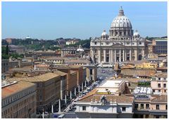 Blick über die Dächer Roms zum Petersdom