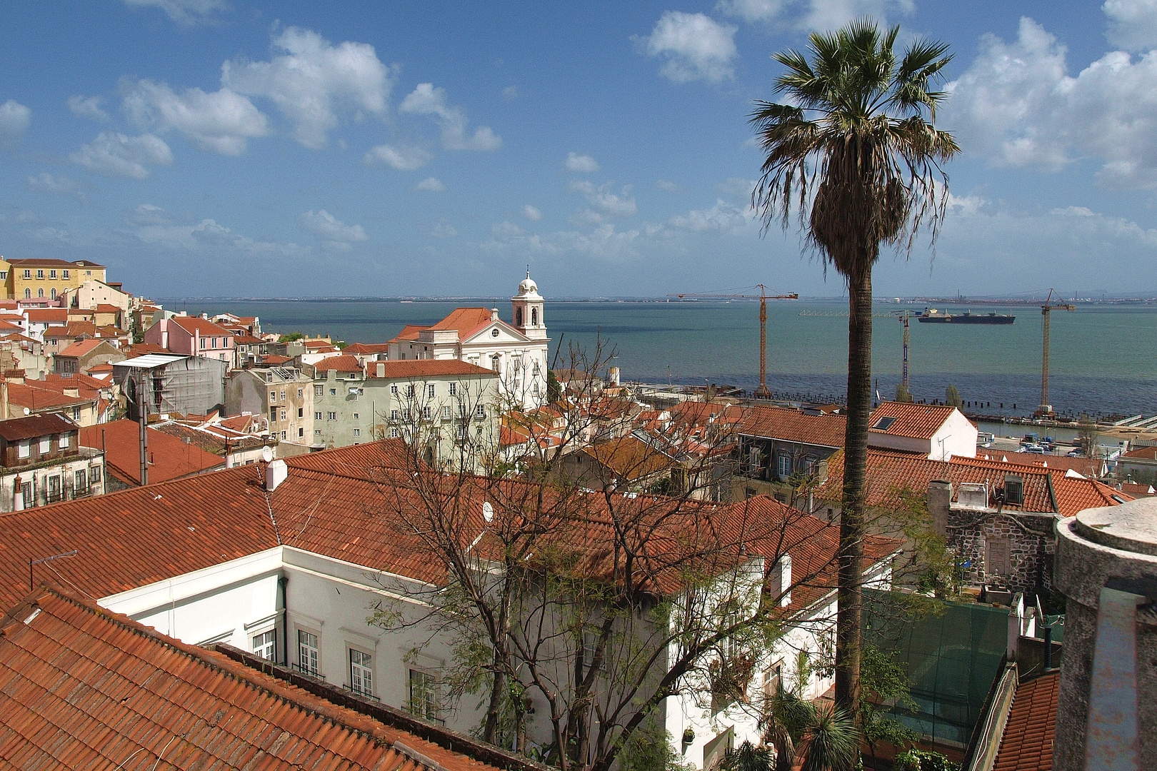Blick über die Dächer von Lissabon