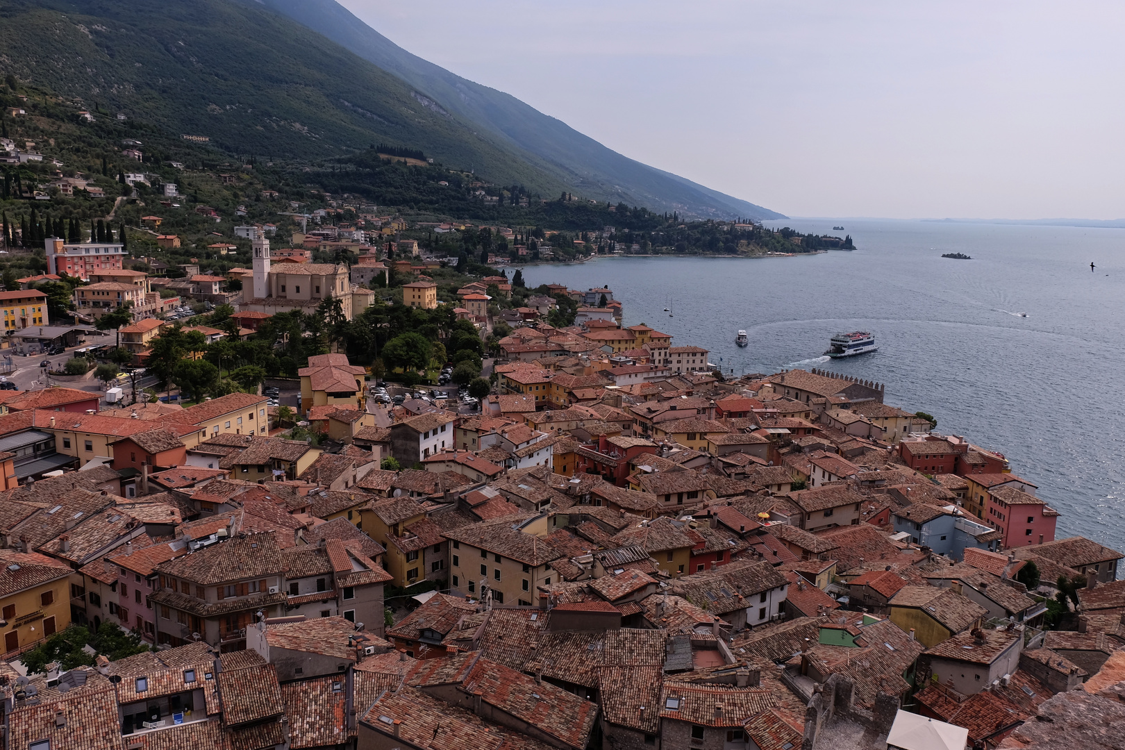 Blick über die Dächer von Malcesine...