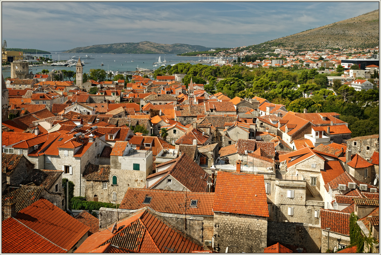 Blick über die Dächer von Trogir