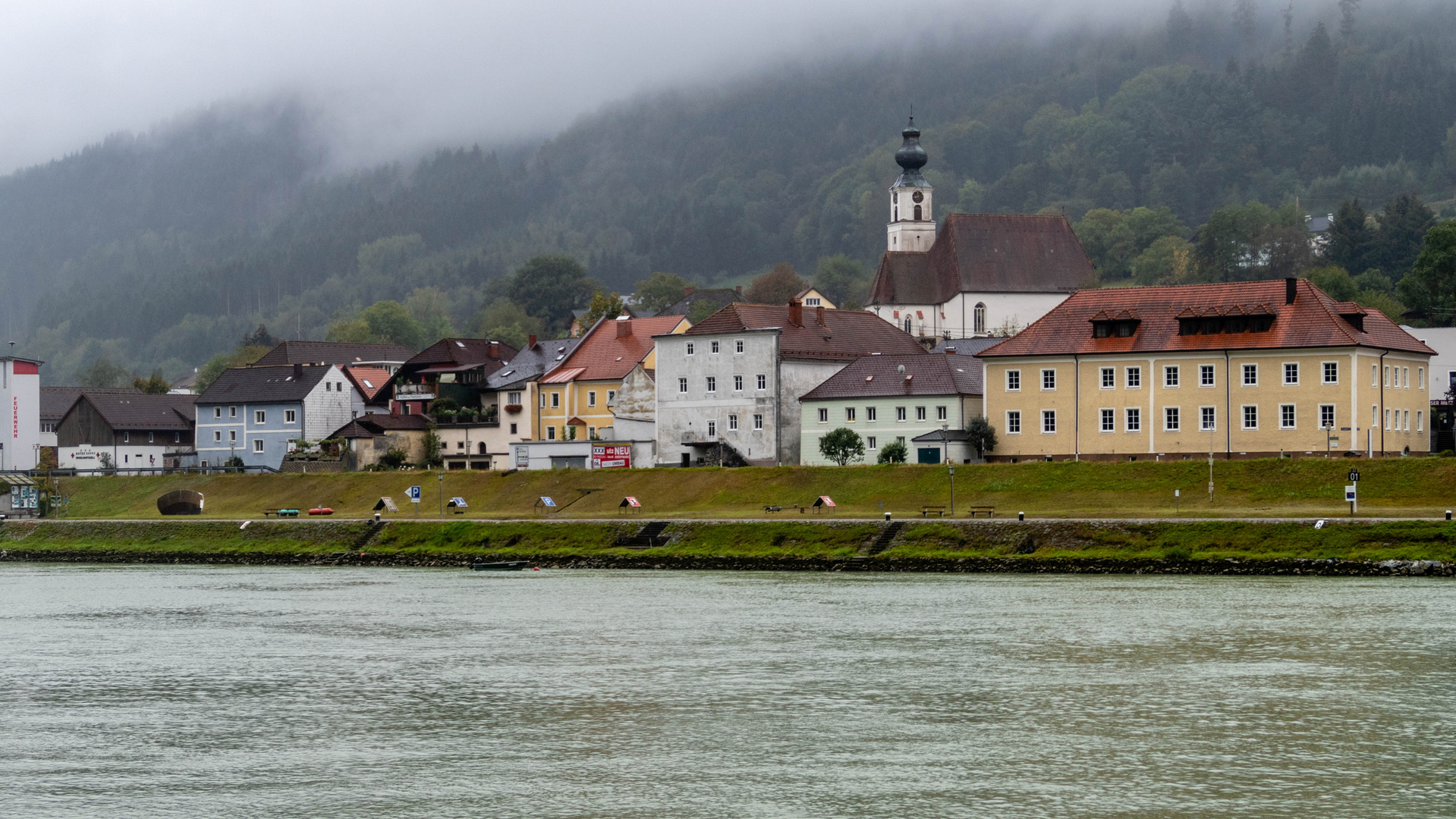 Blick über die Donau nach Enegelhartszell