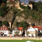 Blick über die Elbe auf die Burg Altrathen