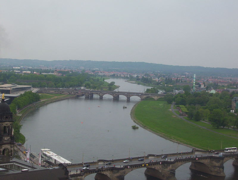 Blick über die Elbe in Dresden vom Turm der Frauenkirche aus