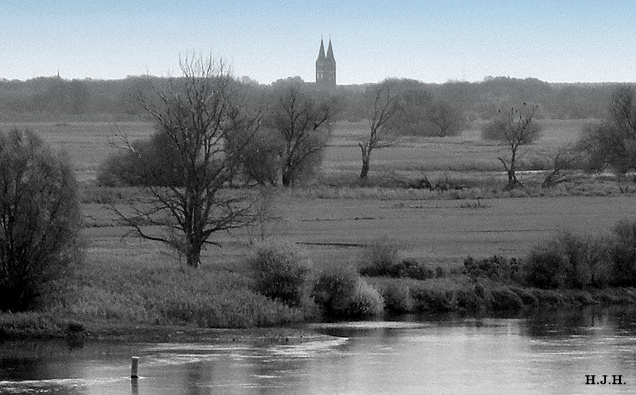 Blick über die Elbe ins weite Land