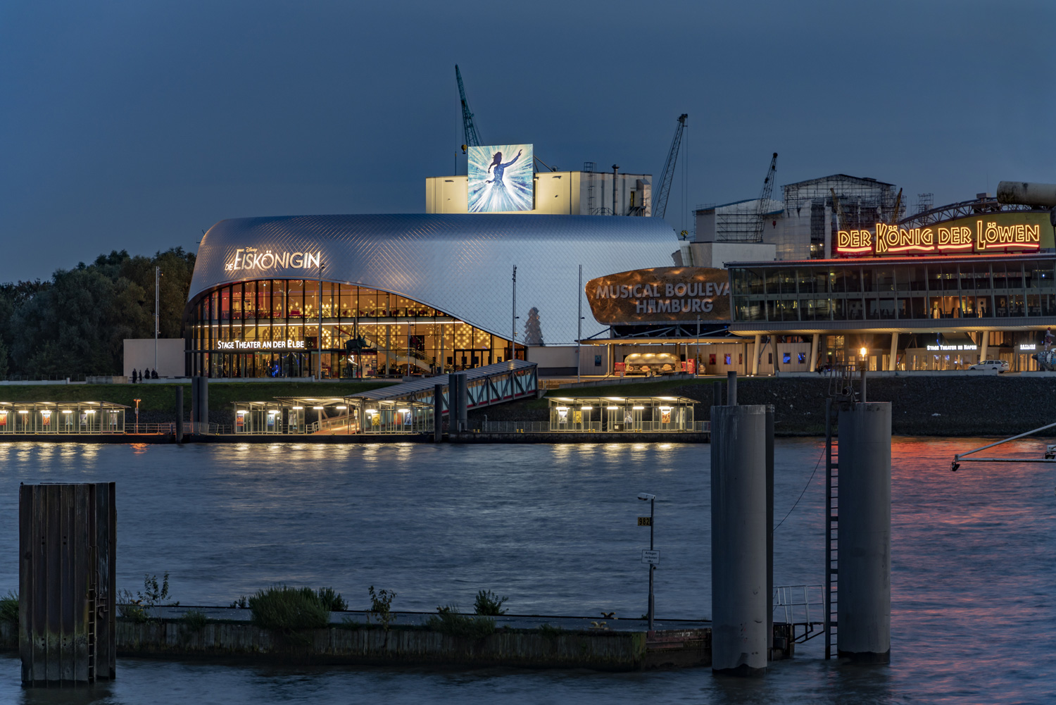 Blick über die Elbe - Kultur in Hamburg