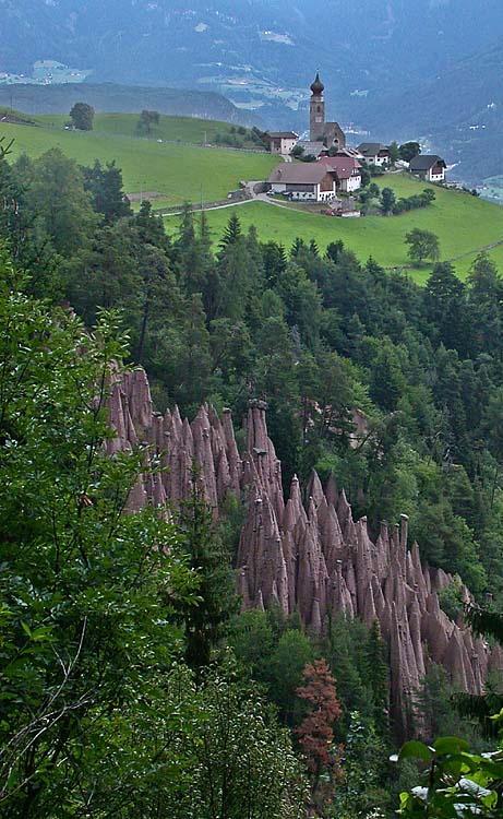 Blick über die Erdpyramiden