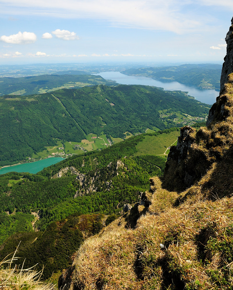 Blick über die Felskante des Schafberg im Salzkammergut