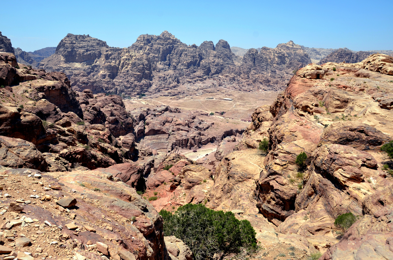 Blick über die grandiose Landschaft von Petra