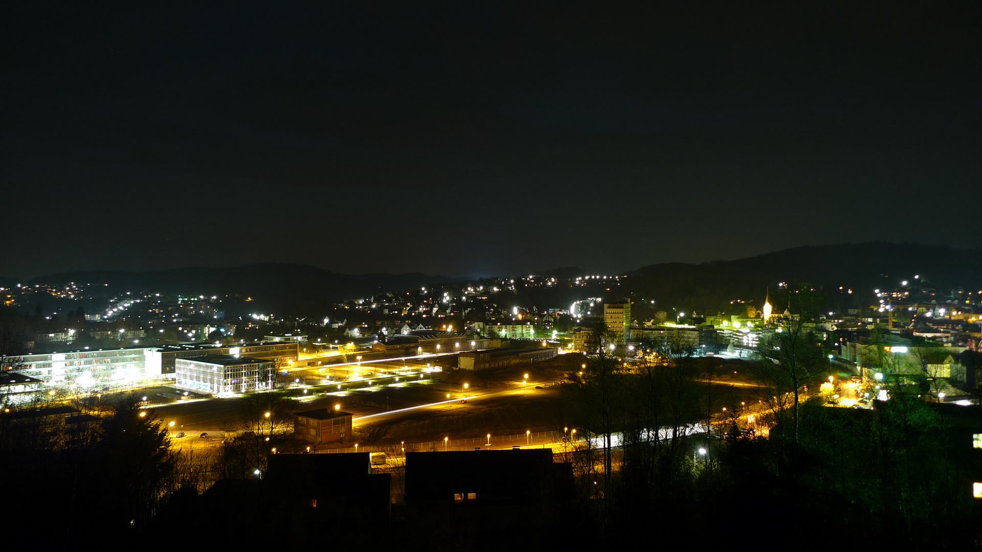 Blick über die Gummersbacher Innenstadt bei Nacht