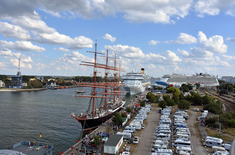 Blick über die Hanse Sail 2018 in Warnemünde