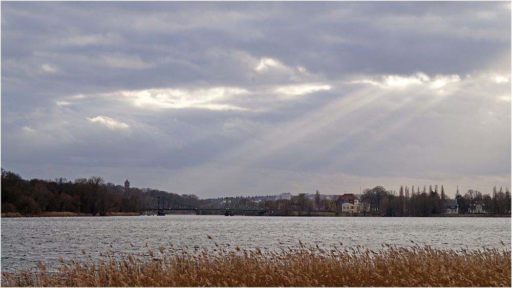 Blick über die Havel zur Glienicker Brücke