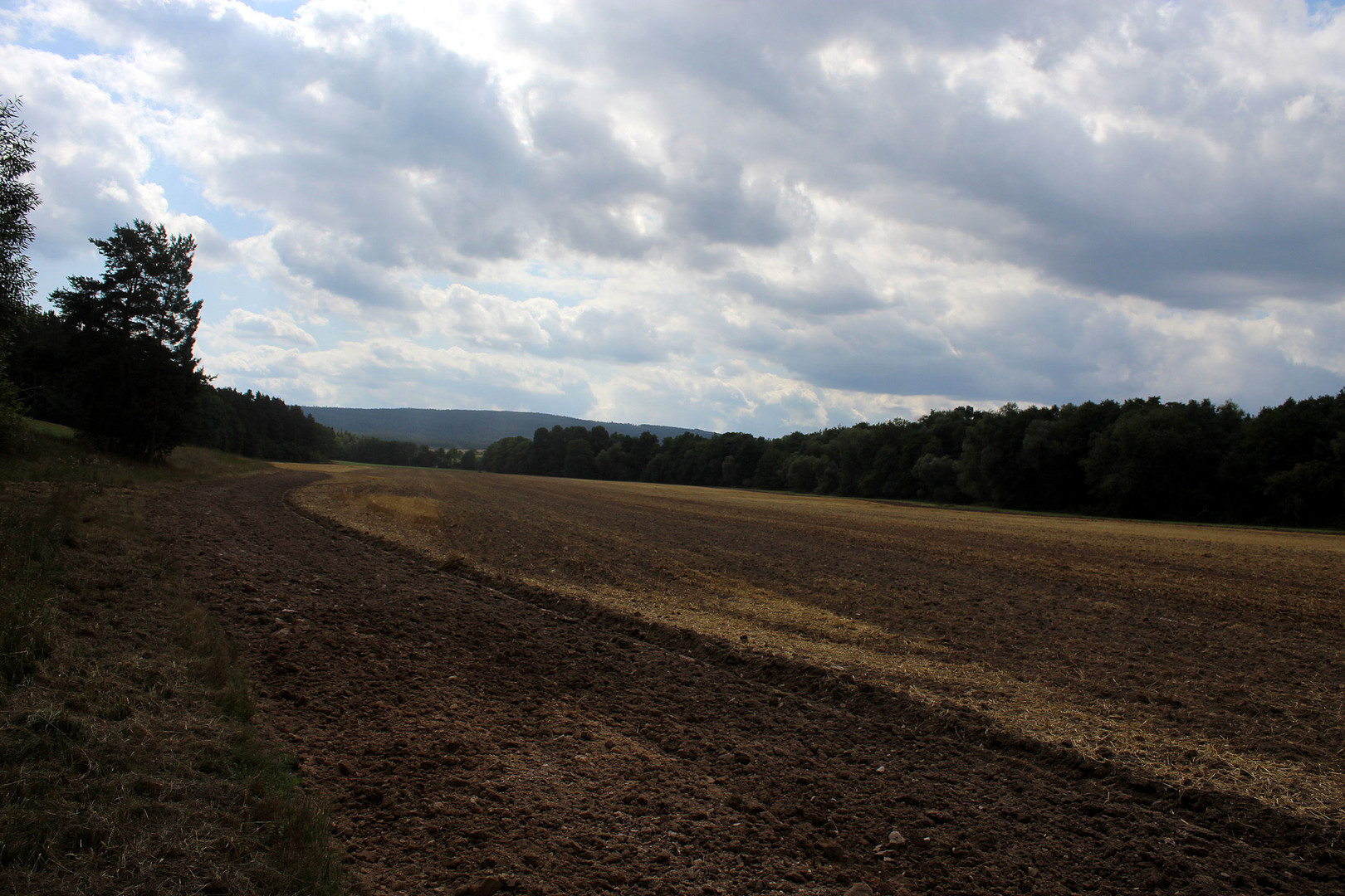 Blick über die hüglige Landschaft