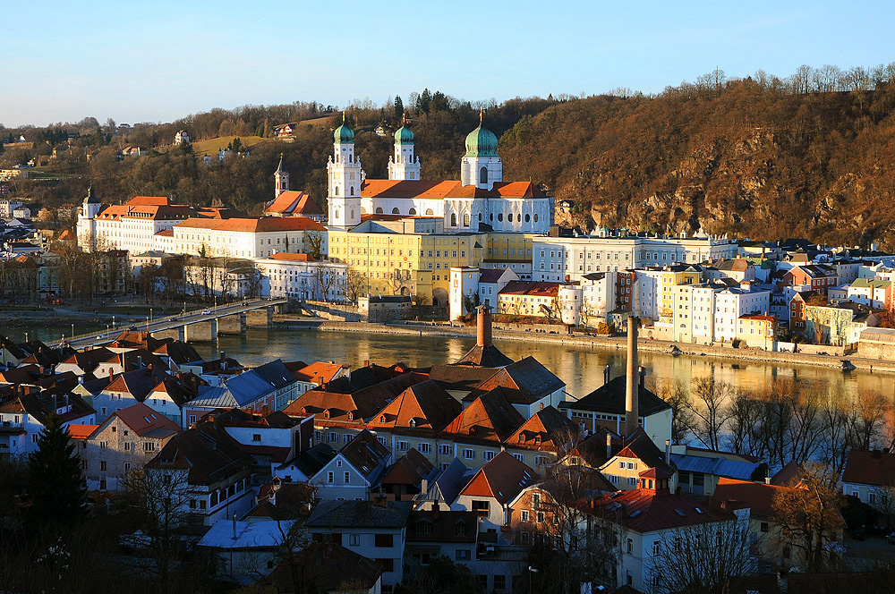 Blick über die Innstadt auf die Altstadt von Passau