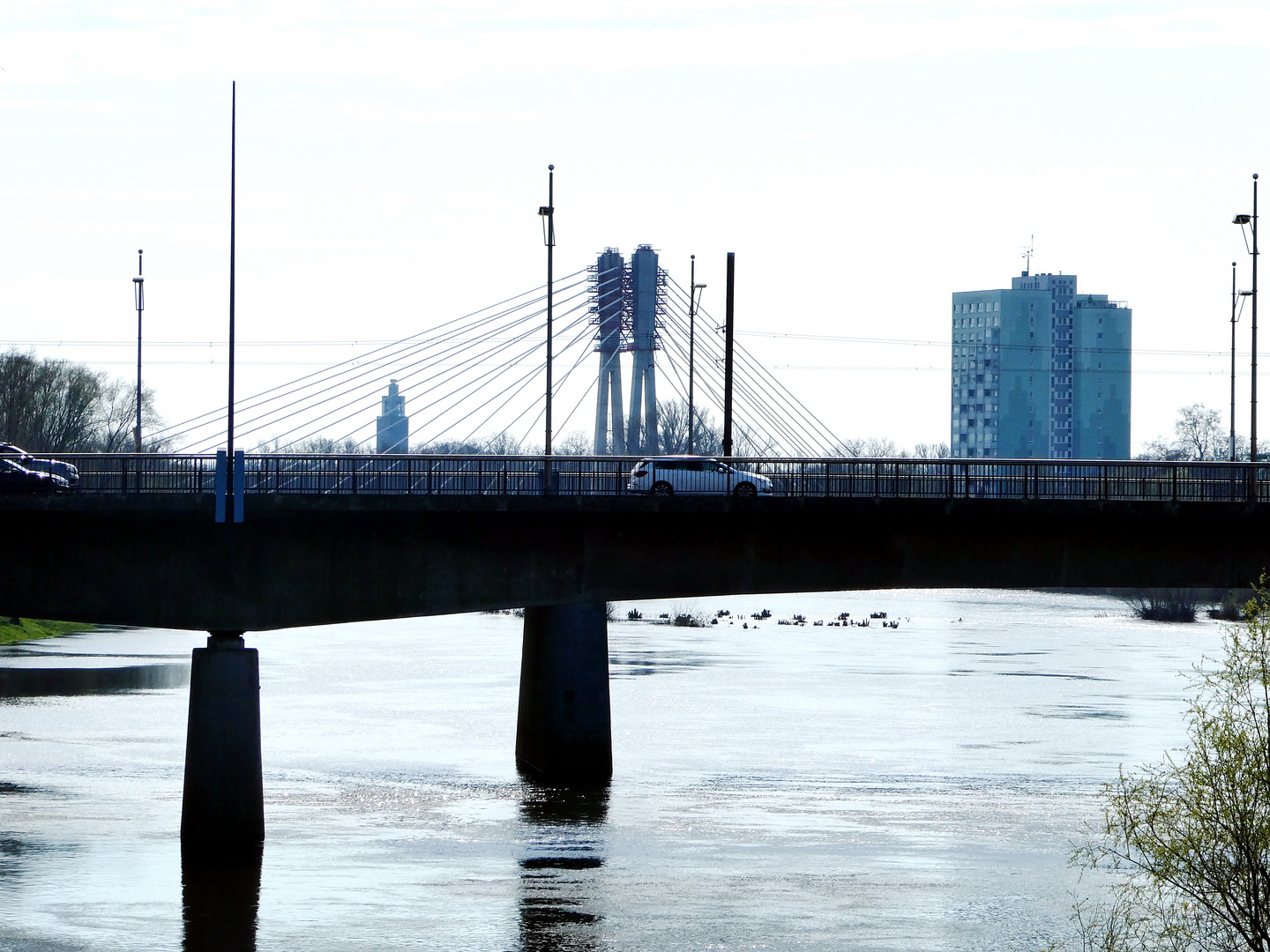 Blick über die Jerusalembrücke zur Pylonenbrücke