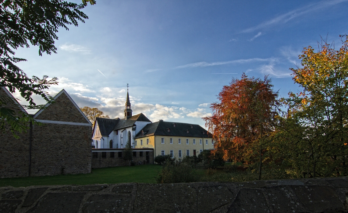 Blick über die Klostermauer