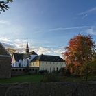 Blick über die Klostermauer