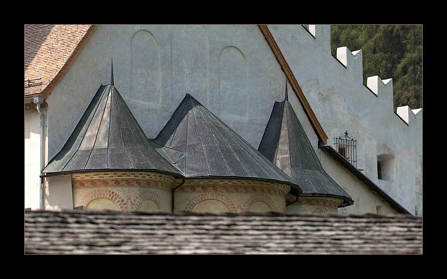 Blick über die Klostermauer