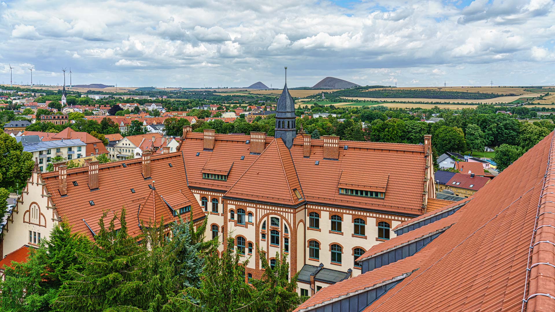 Blick über die Lutherstadt Eisleben in das Mansfelder Land 