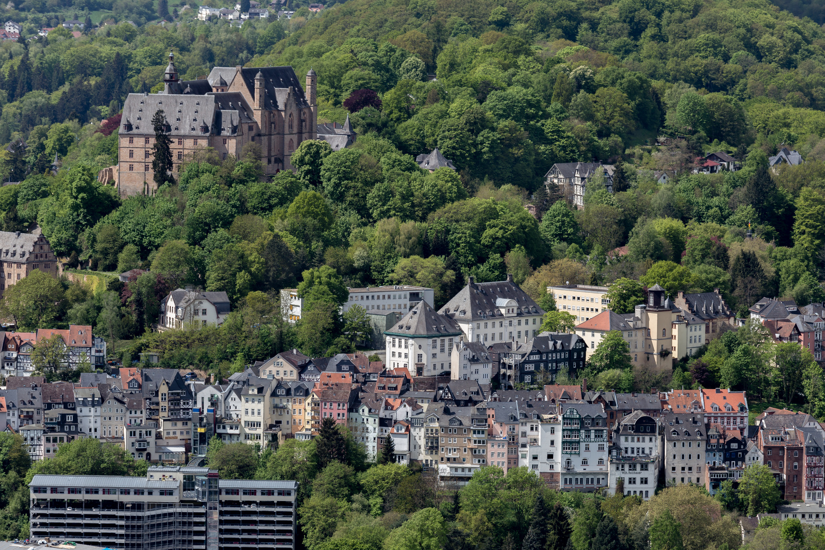 Blick über die Marburger Altstadt zum Schloss