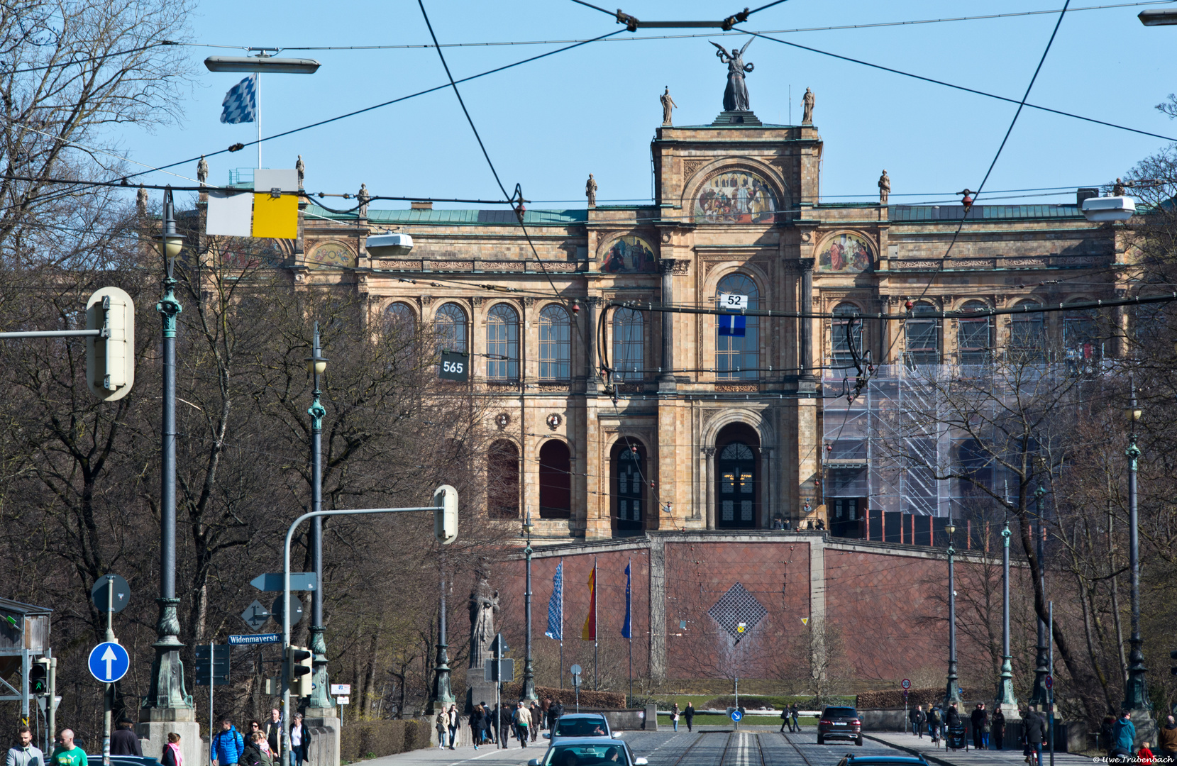 Blick über die Maximiliansbrücke auf das Maximilianeum