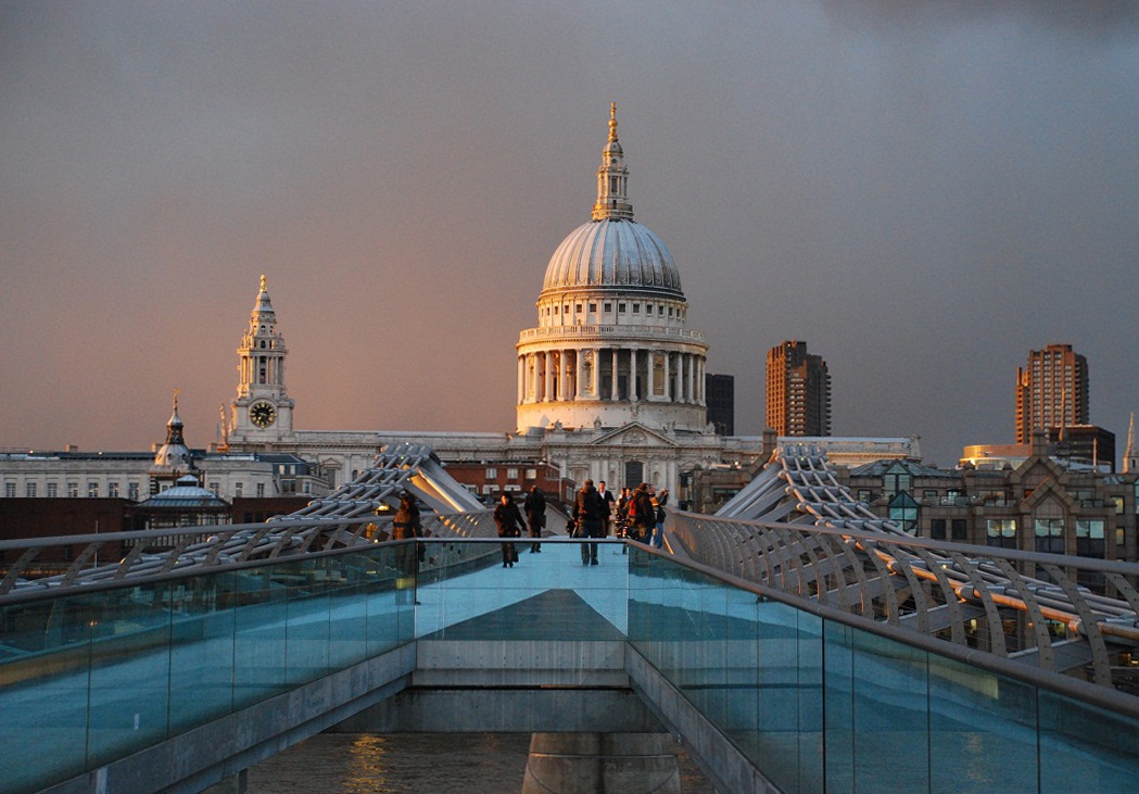 Blick über die Millennium Bridge