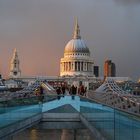 Blick über die Millennium Bridge