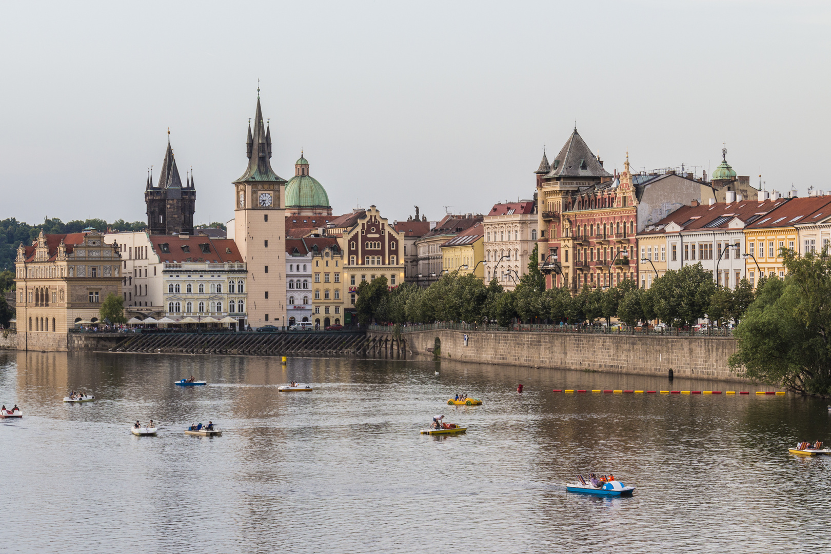 Blick über die Moldau zur Prager Altstadt