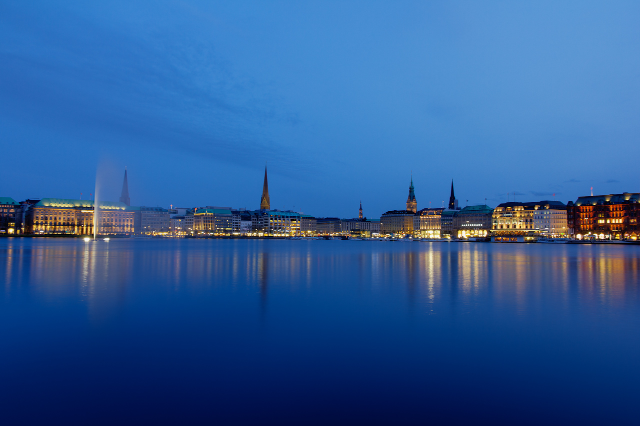 Blick über die nächtliche Binnenalster