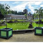 Blick über die Obere Grotte zum Neuen Schloss