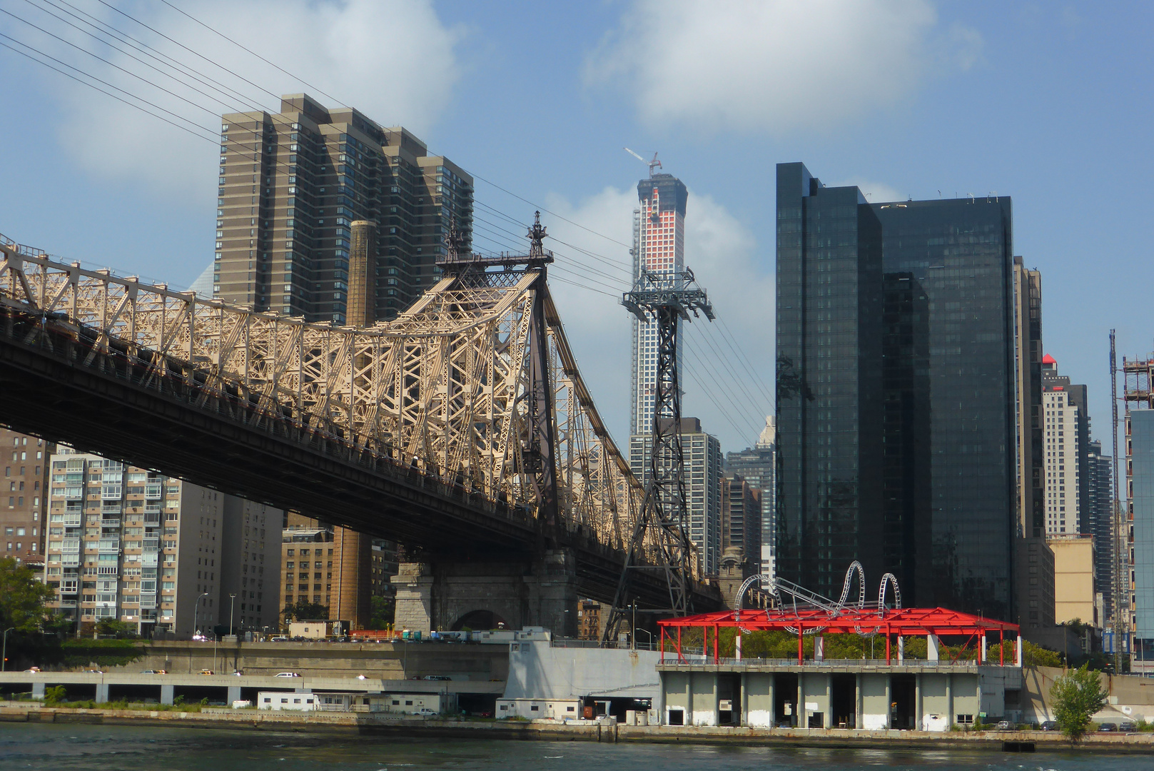 Blick über die Queensboro Bridge nach MANHATTAN 60The Street