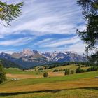 Blick über die Seiser Alm zur Geisler- und Puezgruppe