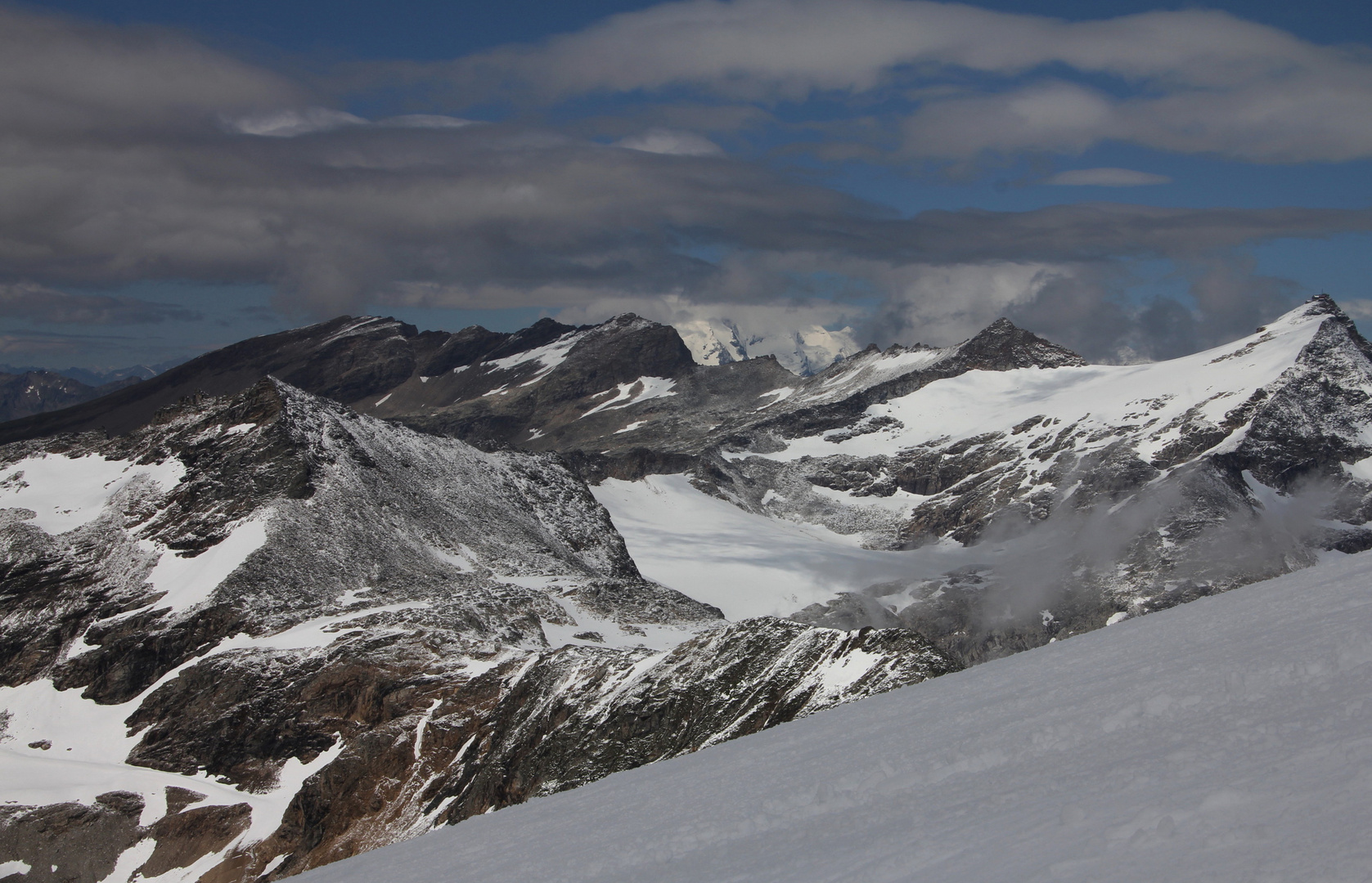 Blick über die Skipiste des ...