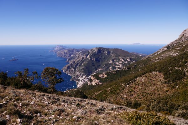 Blick über die Sorrenthalbinsel mit Positano