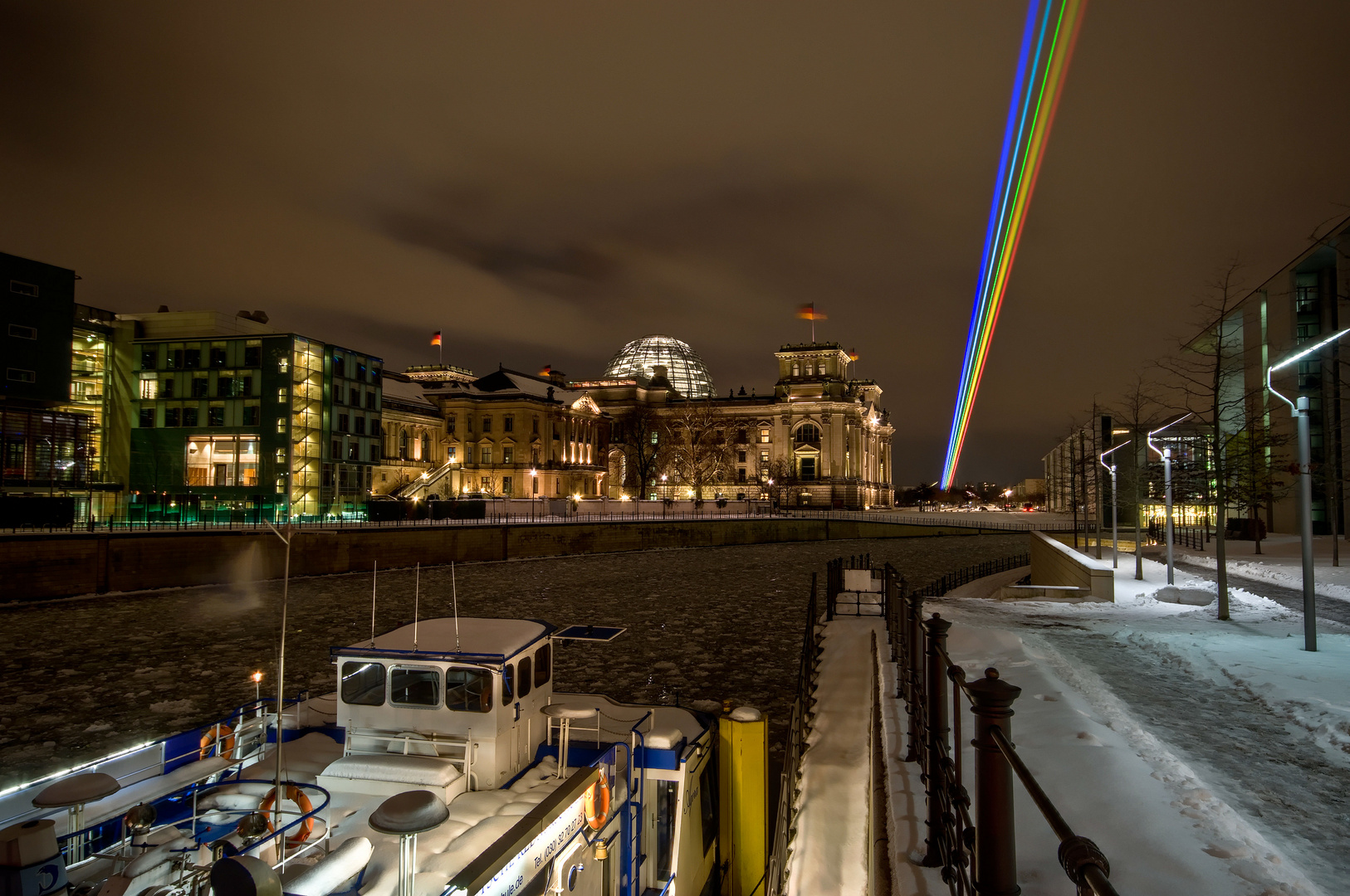 Blick über die Spree zum Reichstag